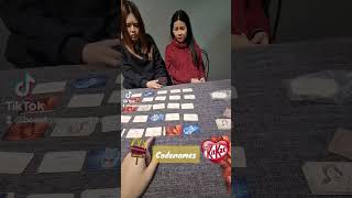 Codenames แบบตัวต่อตัว ผลัดกันใบ้ให้คนเดียวตอบ สีไหนจะชนะ!? 🕵‍♀️🔎🍫🍟