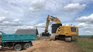 CAT 320 Next Gen loading truck