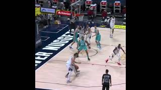 Nikola Jokic's fake confuses all 5 defenders