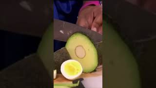 I had no idea it would be so hard tryna cut the avocado