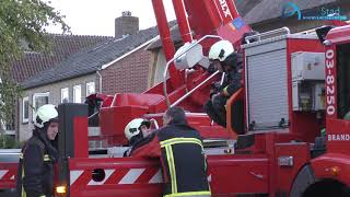 Brandweer veegt schoorsteen na brandje in Assen-Oost