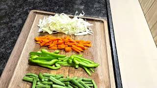 How to cut vegetables for noodles