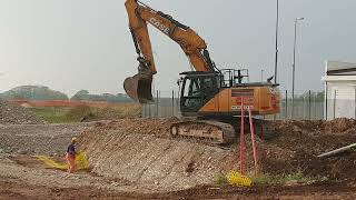 CASE CX240D filling a big trench with dirt part 1 - Cividale del Friuli, Italy