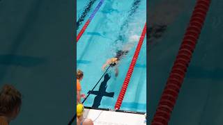 Helping a blind swimmer turn 🦯