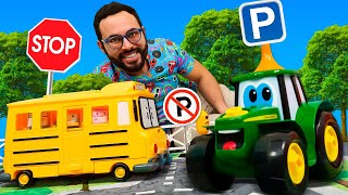 Johnny el tractor hace un estacionamiento. Juego de coches para niños en ¡Oh, se dañó!