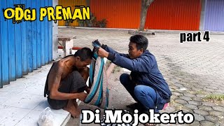 Nyamperin lagi ODGJ PREMAN di Mojokerto,kasih sarung