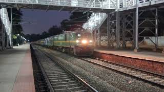 16232 Mysuru Mayiladuturai Express rushing towards KSR Bengaluru #indianrailways #railfanning