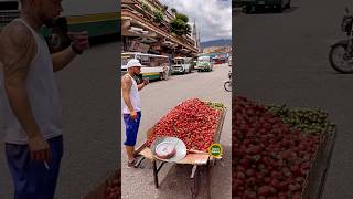 San Cristóbal. Sector centroLos vendedores ambulantes, con su mercancía, ganándose el día a día.