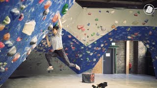 Schlüsselstelle - Berfin bouldert Rot