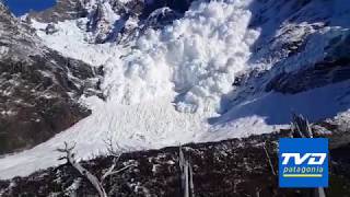 Así fue la Impresionante avalancha de nieve que sorprendió a turistas en Torres del Paine Chile.