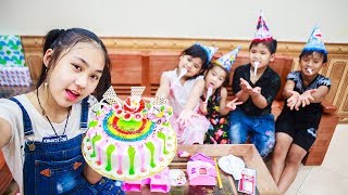 Kids Go To School | Day Birthday Of Chuns Children Make a Birthday Cake In Store With Friends