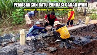 PROSES PEMASANGAN BATU RIS PONDASI CAKAR AYAM