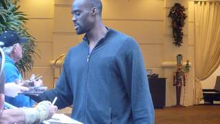 NBA Player Emeka Okafor signing a few autographs - TopSignatures.com