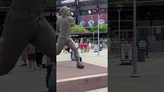 Mike Schmidt statue at Cizitens Bank Park. #mlb #MikeSchmidt #citizensbankpark