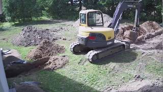 Kopp kaevamas vee- ja kanalisatsiooni torustikku / Excavator digging water and sewerage pipelines