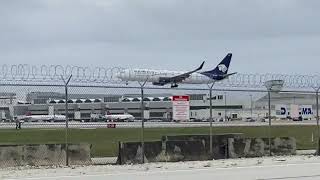 AeroMexico - Boeing 737 landing at Miami