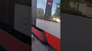 Odjezd tramvaje Škoda 15T Ev.č.9294 ze zastávky Královský letohrádek #dpp #tram #praha #skoda #short