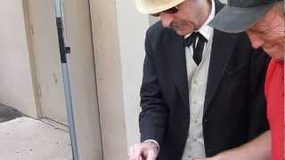 Musician Leon Redbone signing a few autographs - TopSignatures.com