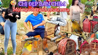 CHỊ ĐẸP MANG CON CHIM TO TƯỚNG RA CHỢ CHIM MỌI NGƯỜI VÂY QUANH XEM