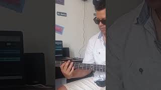 Dr Gruver sesiones de Práctica ahora en el bajo...