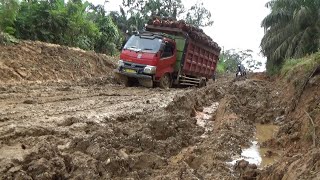 jalan hancur parah, mandor jalan di buat pusing, terpaksa di tarik mundur lagi