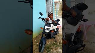 Niña hace tremenda acrobacia en una moto😱🤣😂waooo #shorts #viral #humor #bromas #comedia