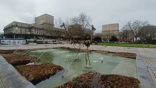 A belíssima praça e os jardins de Le Havre, porto da França