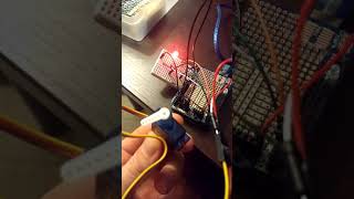 Arduino | Montaje básico - Servo estándar + LEDs