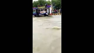 shahrah e faisal road after rain