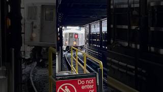 R62 (2) Train Coming into Harlem 148 St Lexon