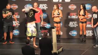 UFC 164: Pascal Krauss vs  Hyun Gyu Lim - Weigh-In