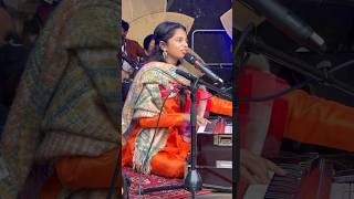 Maithili Thakur Joins Bhakti Marga Devotees in Kirtan