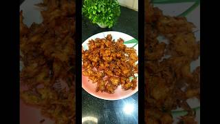 గోధుమపిండి తో Extra Crispy పకోడి ఎప్పుడన్నా చేసారా?#shorts#healthy #cooking#pakodi#wheatflour#tasty