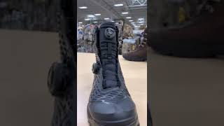 UNDER ARMOUR ratchet adjusting boots #Under_armour #Ratchet #Adjusting #Boots #Shorts