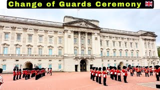 Buckingham Palace me Guards Aise Change Hote Hain