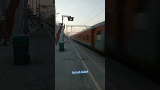 Sachkhand express 110kmp Crossing Jalandhar cantt with GZB Wap7 #130kmph #shorts