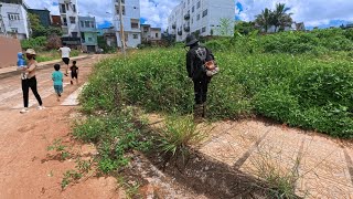 Young Man Cleans Sidewalk to Create Safe Play Space for Kids | Heartwarming Act of Kindness