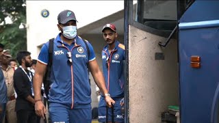 India Players Entered at Thiruvananthapuram for 1st T20 IND vs SA 2022 | Fans Cheering Sanju Samson