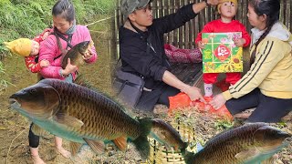 The mother and daughter alone caught fish in the stream and received gifts from guests and clothes