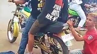 ANGKAT MOTOR PAKAI KAKI