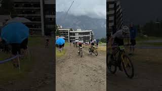 Les supporters encouragent les concurrents du XCE à Puy Saint Vincent