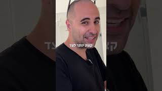 דלת המקלחת מתנגשת בראש דוש