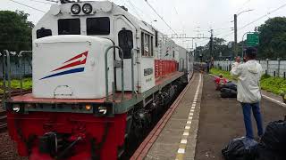 Kereta Api Brantas Telat Masuk Jatinegara