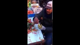 FRUTTIVENDOLO AMBULANTE SIMPATICO ARTISTA