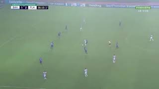 Emoldura esse gol aí. Faz um gif e bota num quadro! O passe do Pedro foi brincadeira....