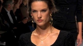 ALESSANDRA AMBROSIO BACKSTAGE - Fashion Week Spring 2011 - MODTV