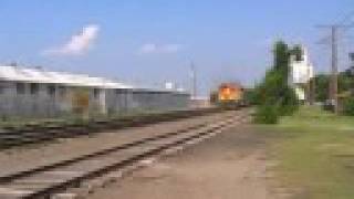 BNSF 4723 Leads the H-KCKDEN Manifest West