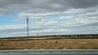 España. Paisaje de carretera en verano