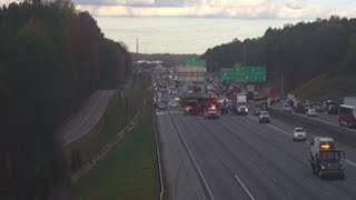 Crash closes lanes of I-85 in Gwinnett County