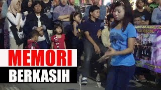 DUH..DUH.., JOGETNYA SI CANTIK / PENGAMEN MALIOBORO YOGYA / ANGKLUNG RAJAWALI